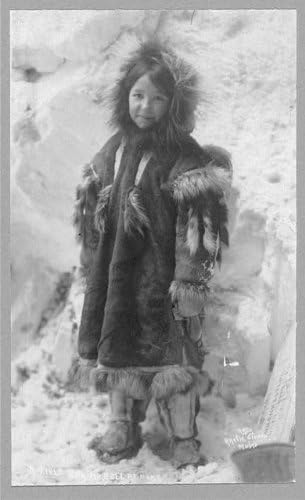 HistoricalFindings fotografija: djevojka u parku,Eskimo,Indijanci Sjeverne Amerike,Nome,Aljaska,AK,1900-1930